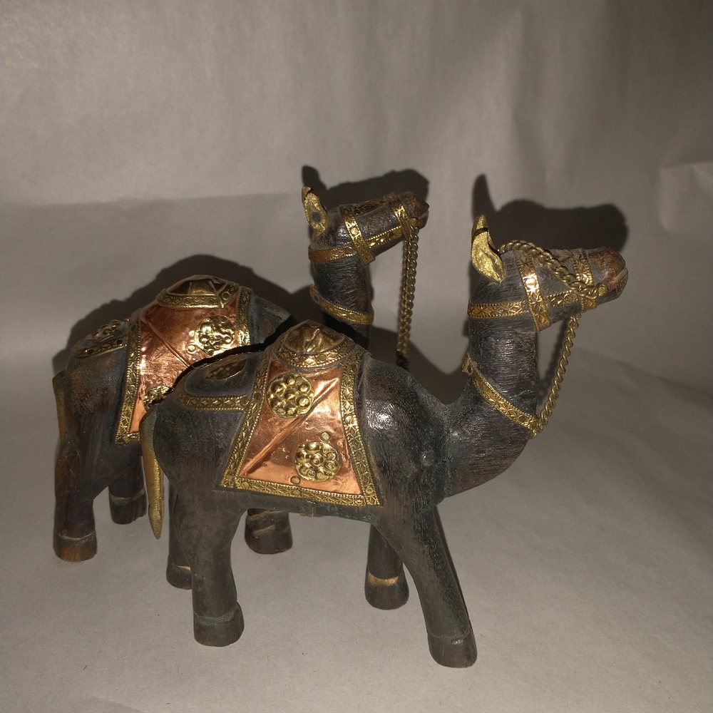 2 Vintage Camel